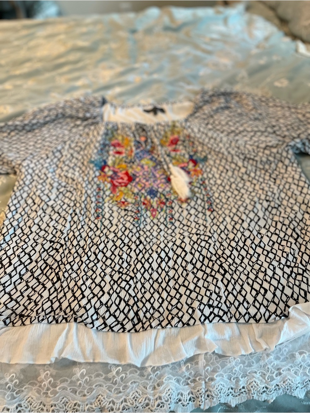 CALESSA Embroidered White Tunic with Multicolor Floral Detail - Picture 13 of 15